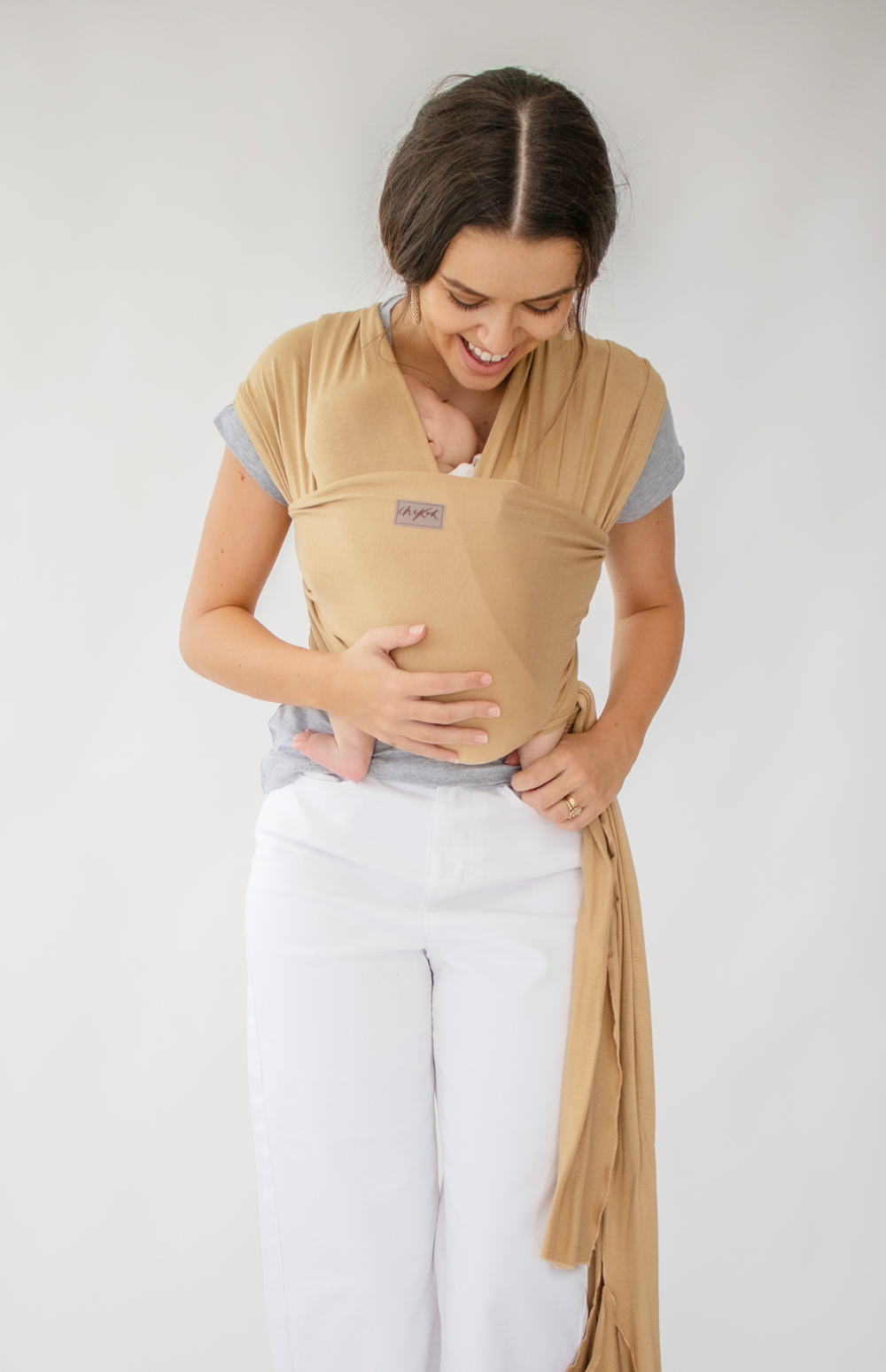 The best baby wrap carrier in Australia Chekoh Camel wrap carrier use from newborn safe from birth Dear Mama store online. Free shipping available